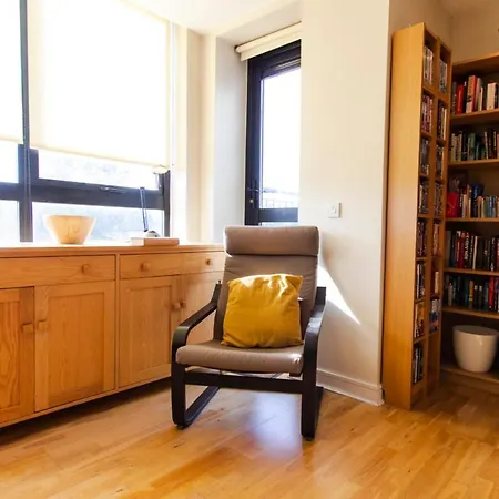 Apartment Bright & Spacious In Historic District