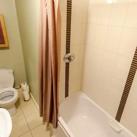 Apartment Bright & Spacious In Historic District