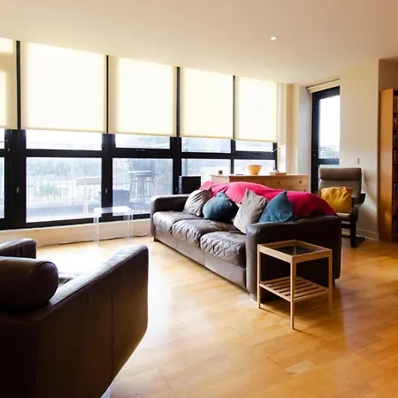 Bright & Spacious In Historic District Δουβλίνο